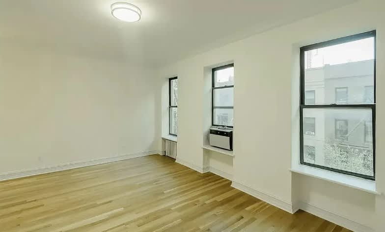 320 E 58th St – photo 1