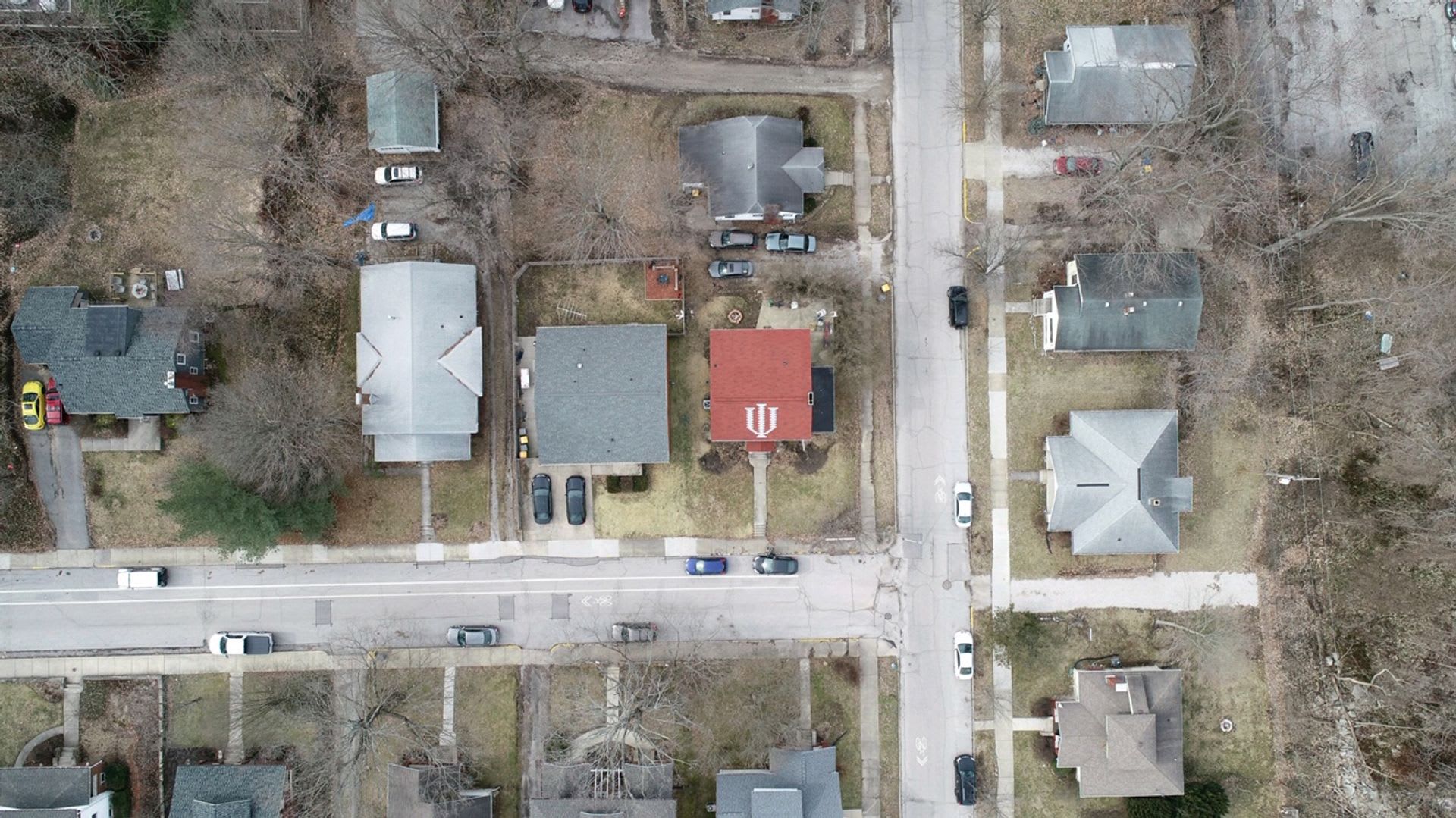 LARGE 5 Bed/2Bath Hoosier-style home close to campus – photo 3