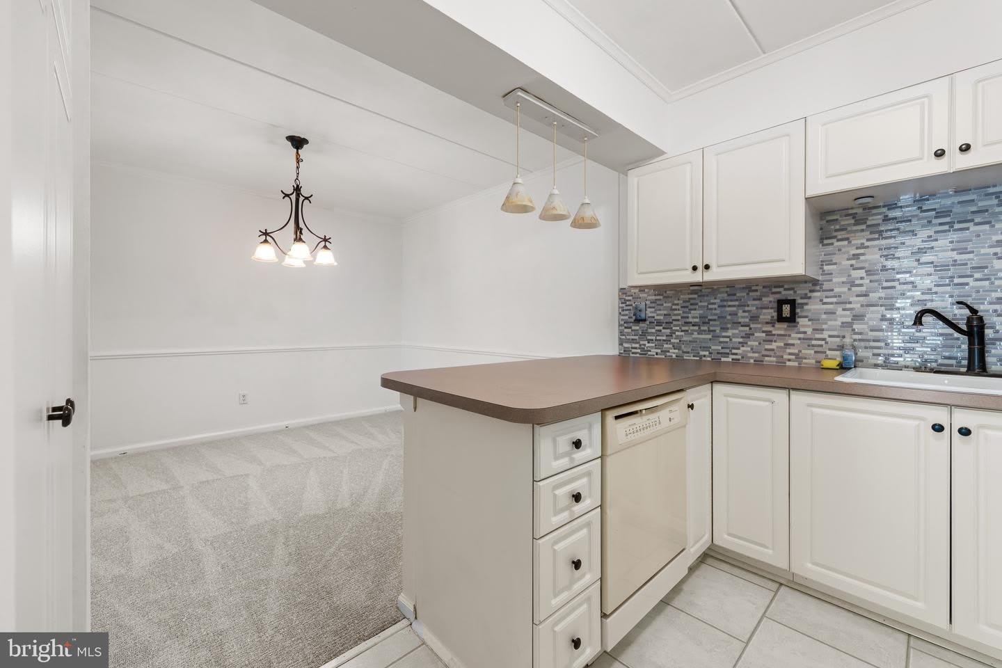 81 OAKRIDGE DR – photo 5