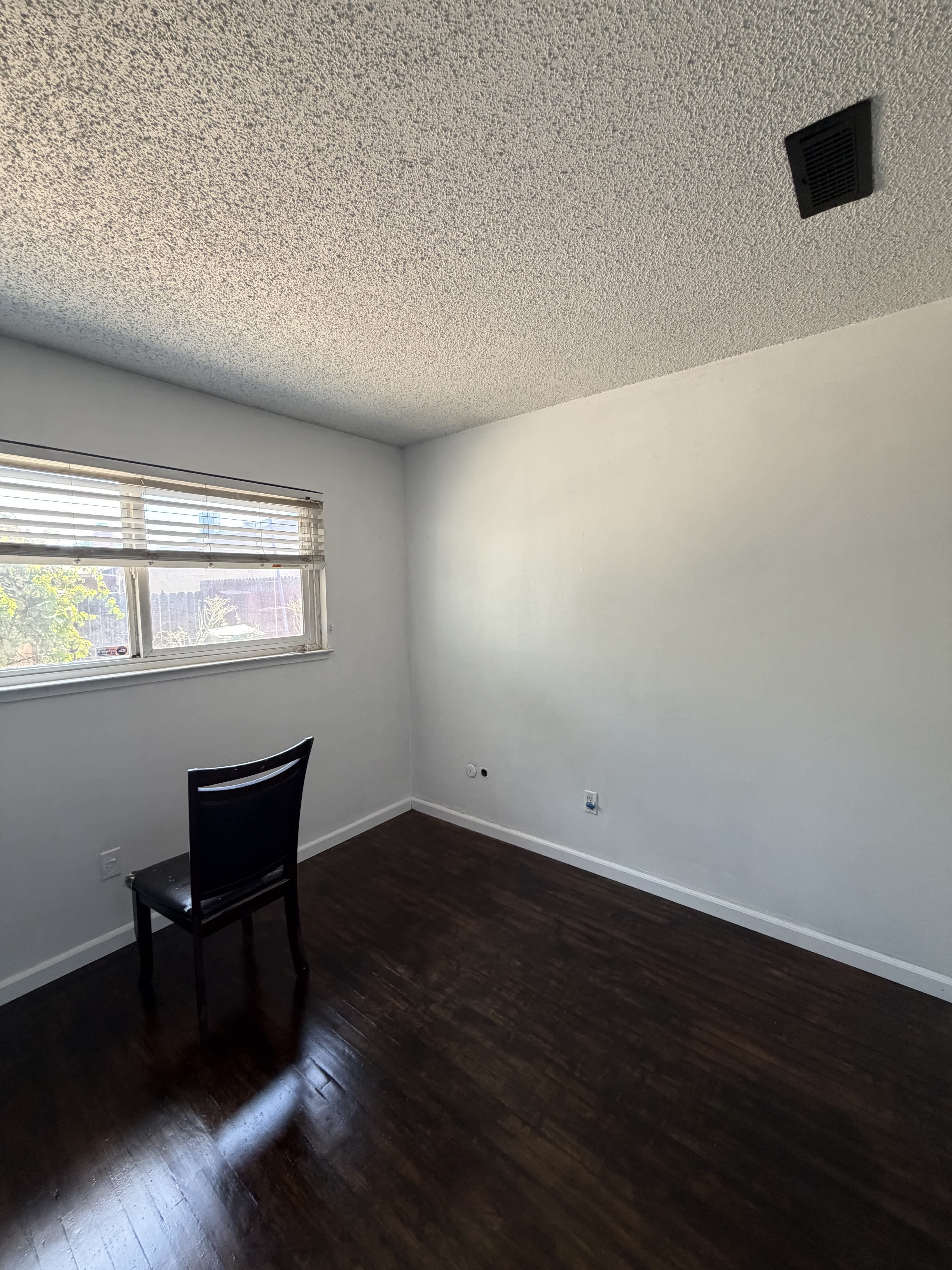 1012 North Hickory Avenue – photo 3