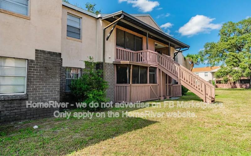 305 E Whitehall Ct – photo 2