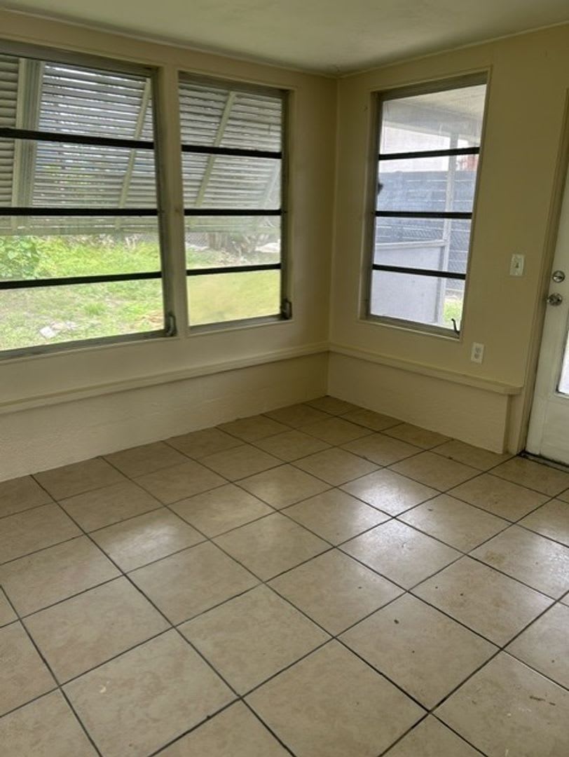 3/1 available now! Close to everything! – photo 2