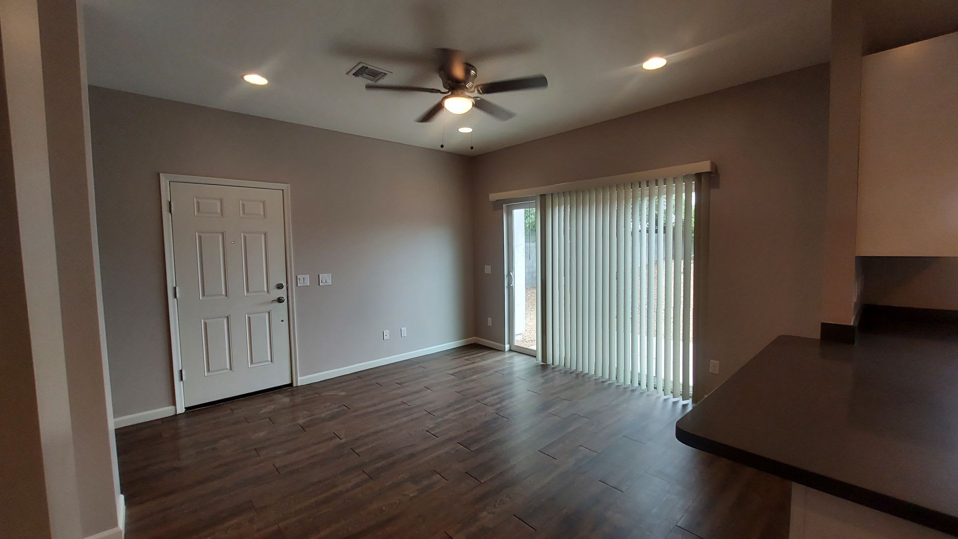 STUNNING PHOENIX TOWNHOME! – photo 5