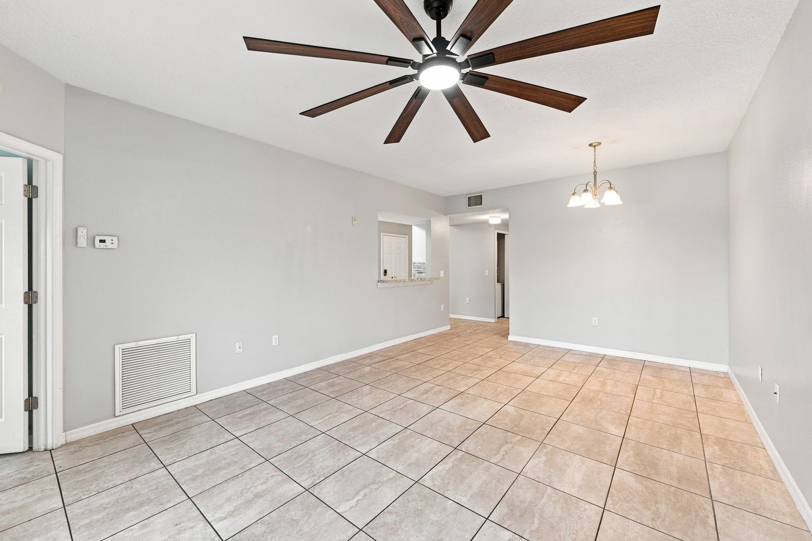 Spacious 3-Bedroom Condo with Beautiful Pond Views – photo 5