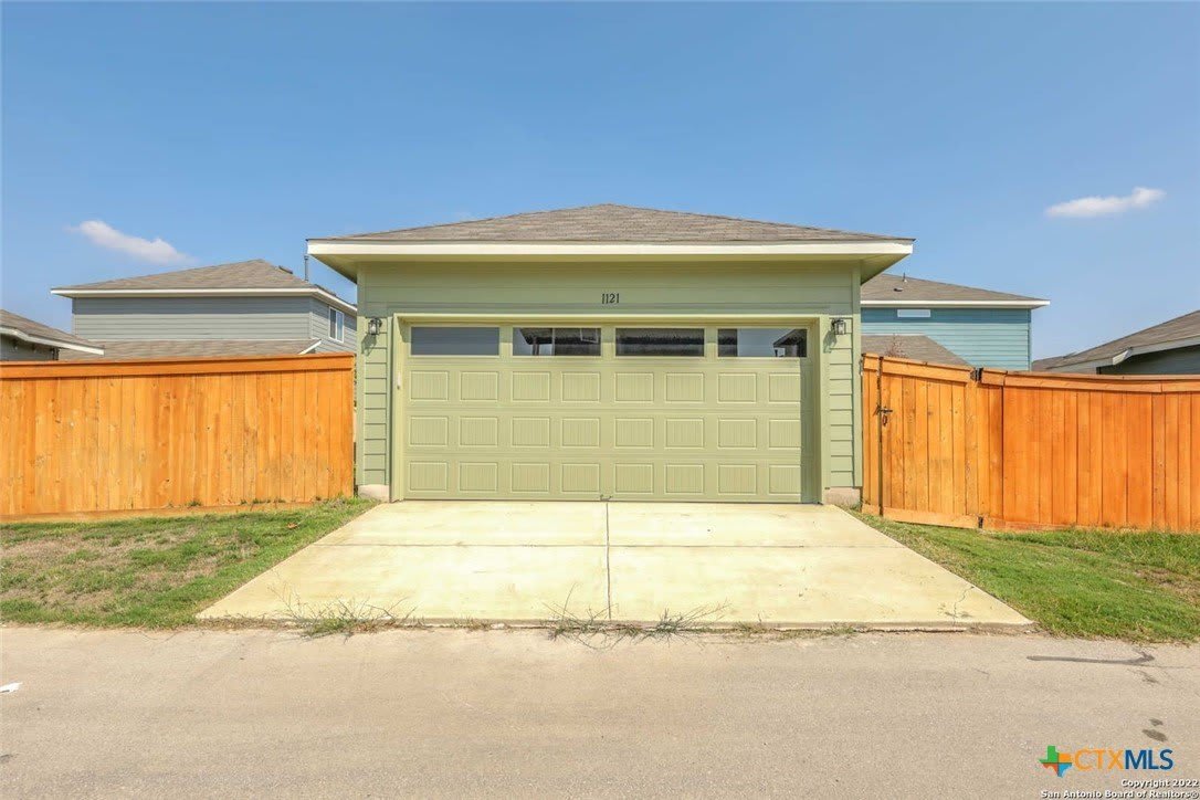 1121 Esplanade Parkway – photo 2