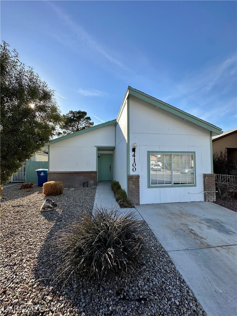 4100 Woodgreen Drive – photo 1