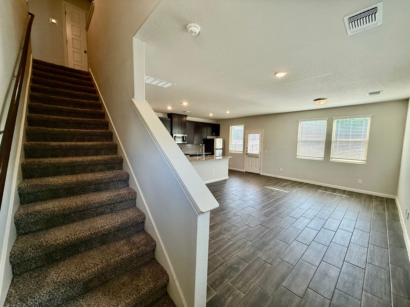 Lovely 3 bedroom/2.5 bath home in small neighborhood Sydney Cove in Cibolo. – photo 4