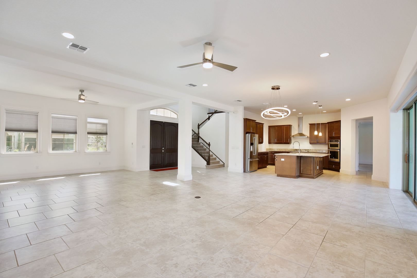 Stunning 4/5 Executive Pool Home in the Guard-Gated Golf Course Community of Eagle Creek – photo 5