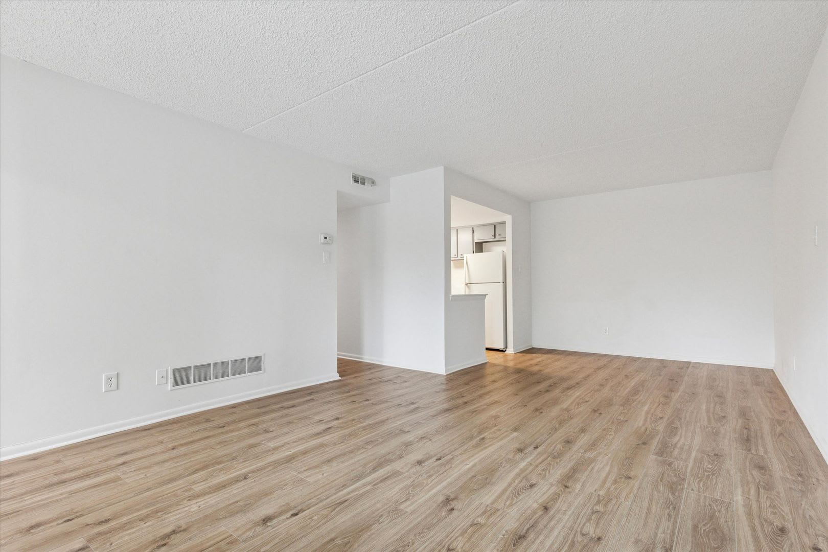 2B/1B First-Floor Flat in Summit House – photo 2
