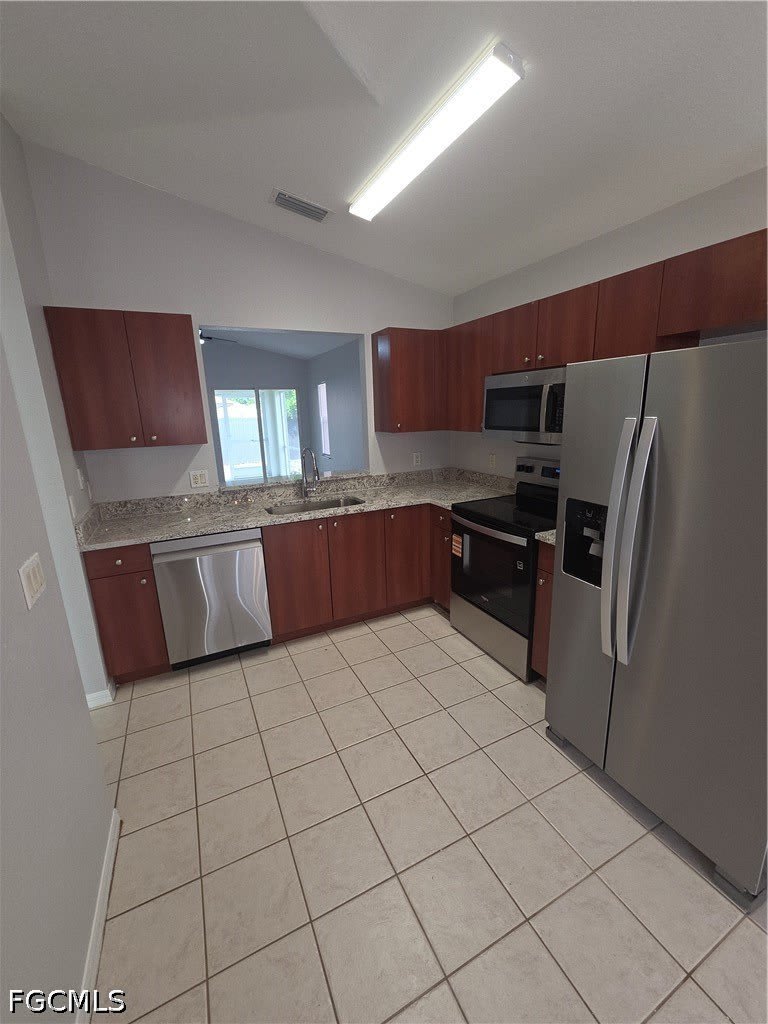 1032 SE 11th Street – photo 2