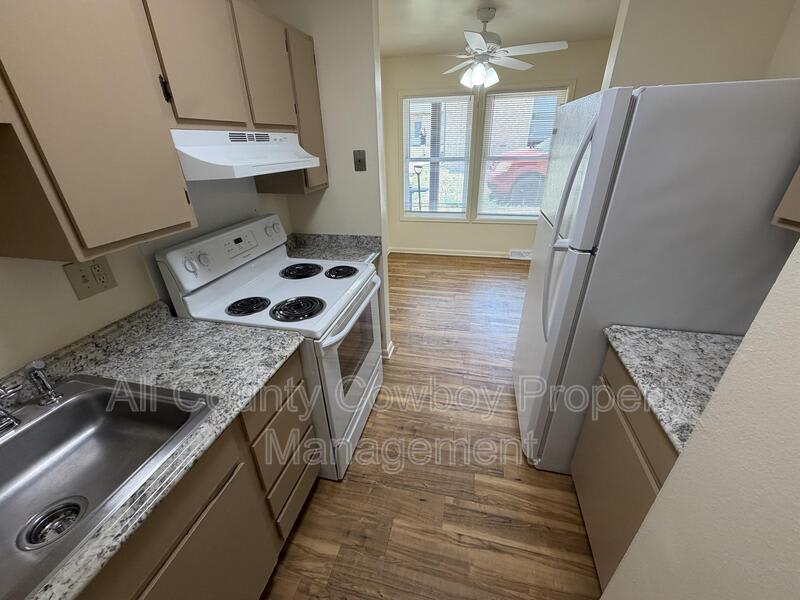 140 S Cribbon Ave – photo 2