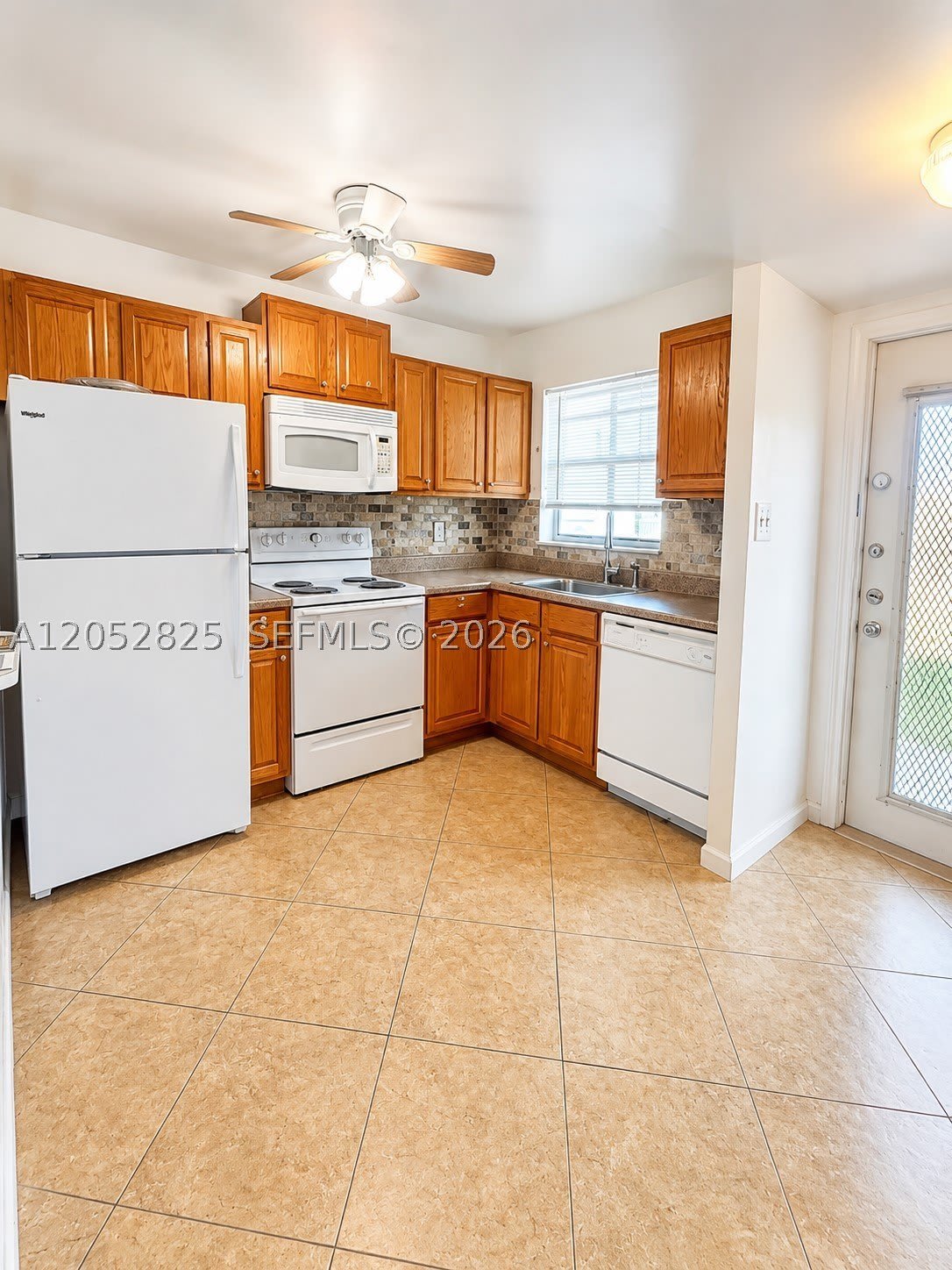 8220 Sunrise Lakes Blvd – photo 2