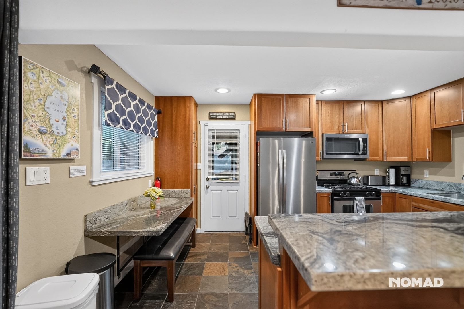 Spacious 4BR House in Tahoma + Loft – photo 3