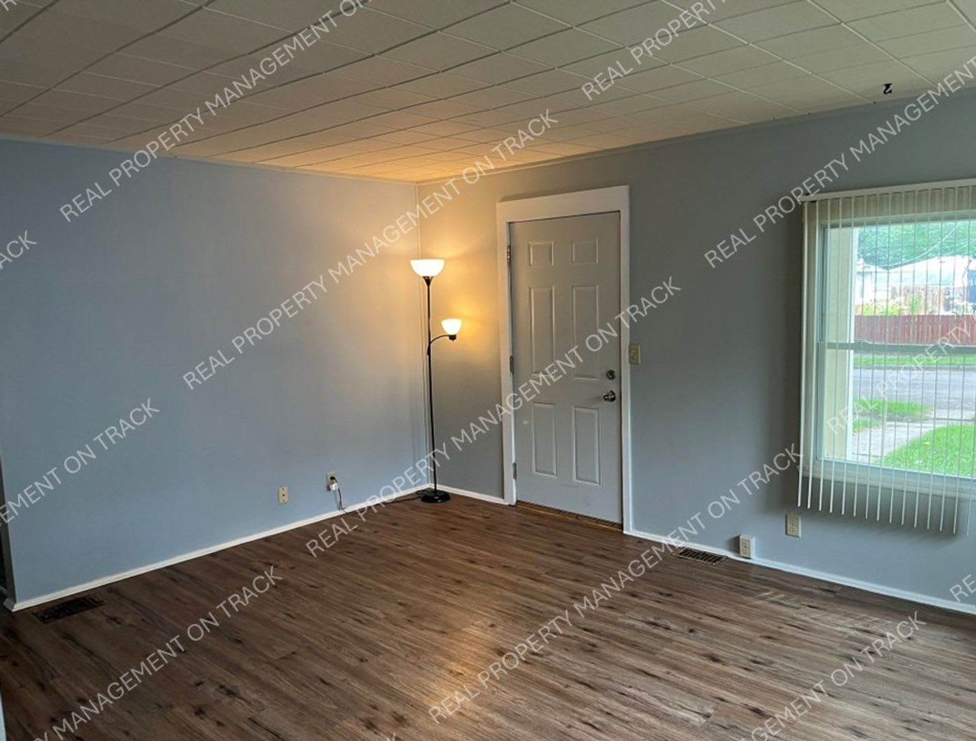 Charming 2Bed/1Bath Rockford Bungalow – photo 4