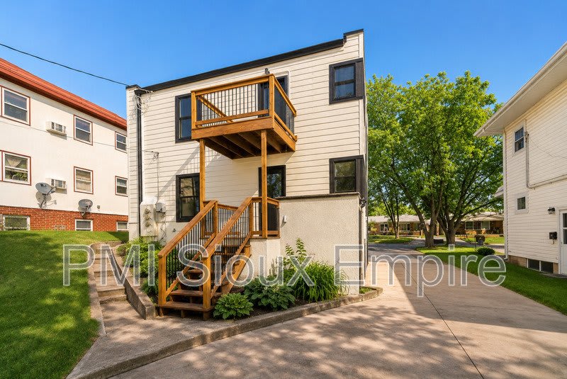 1303 S Center Ave. – photo 3