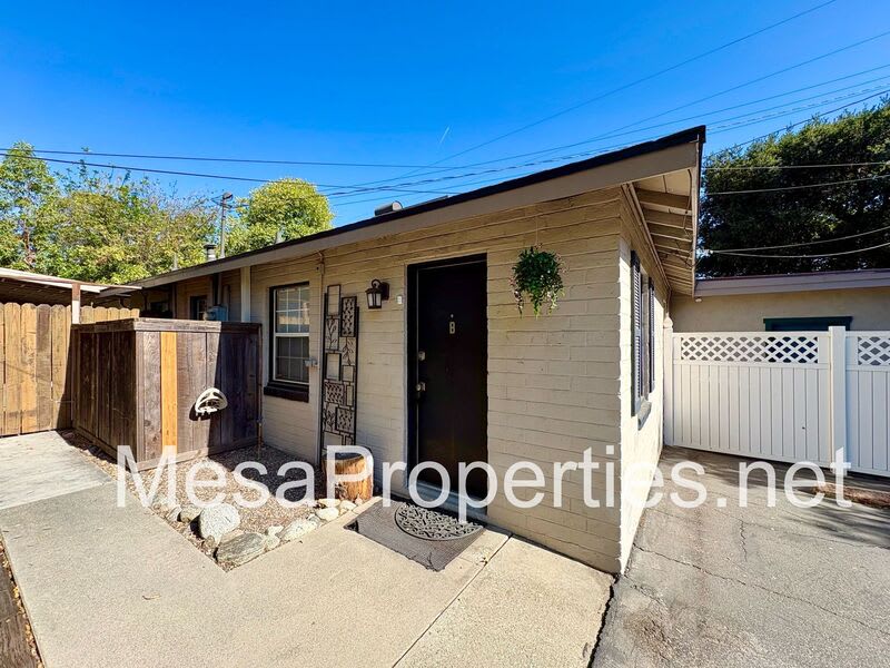 1480 N Mills Ave – photo 2