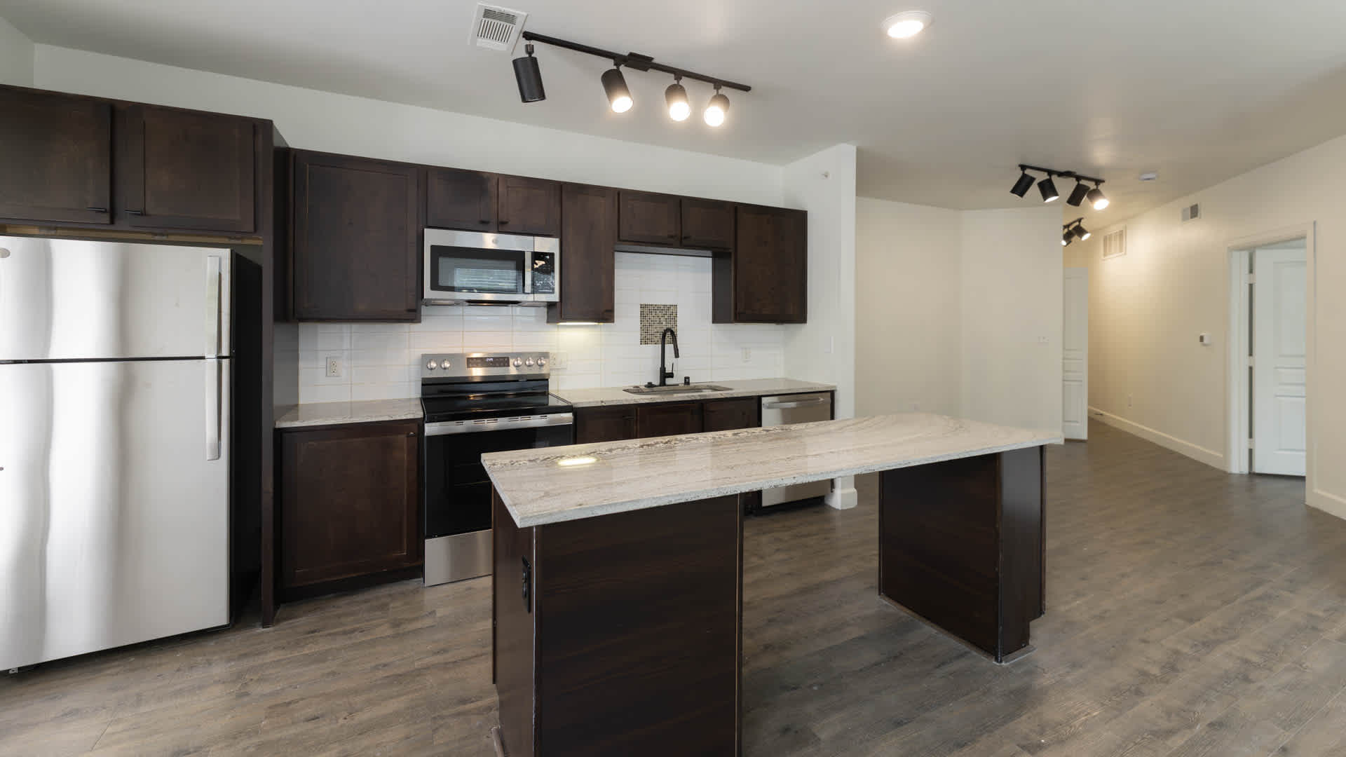 Union at Carrollton Square Apartments – photo 5