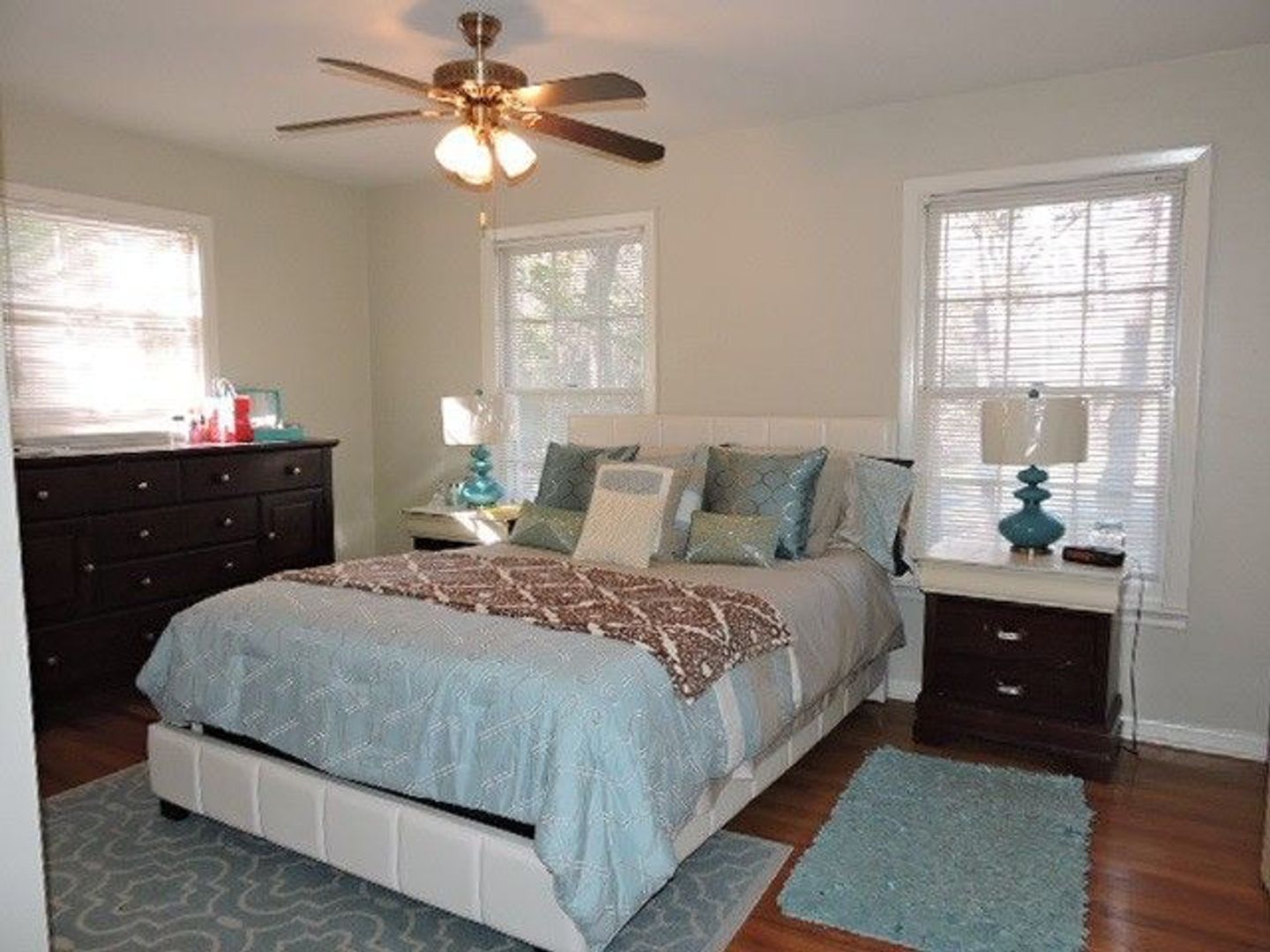 3155 Lakeshore Drive – photo 2