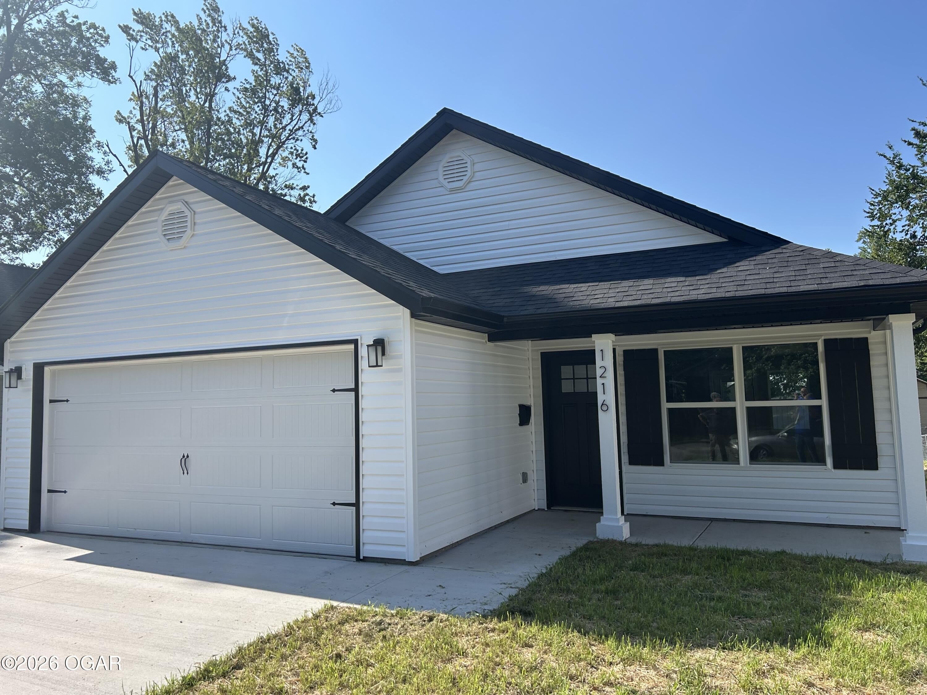 1216 W Austin Street – photo 1