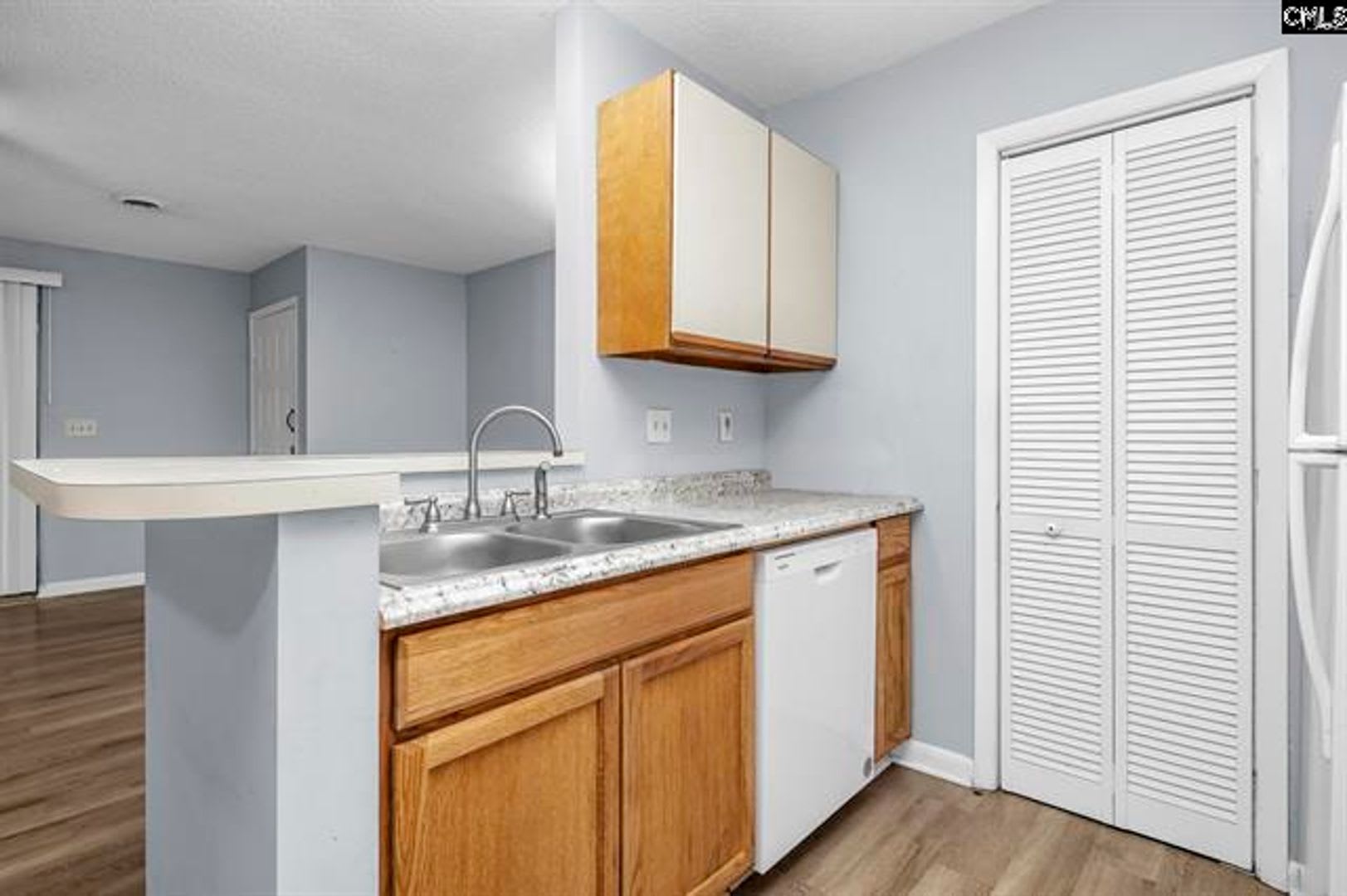Convenient 1BR Condo in a Great Location – photo 5