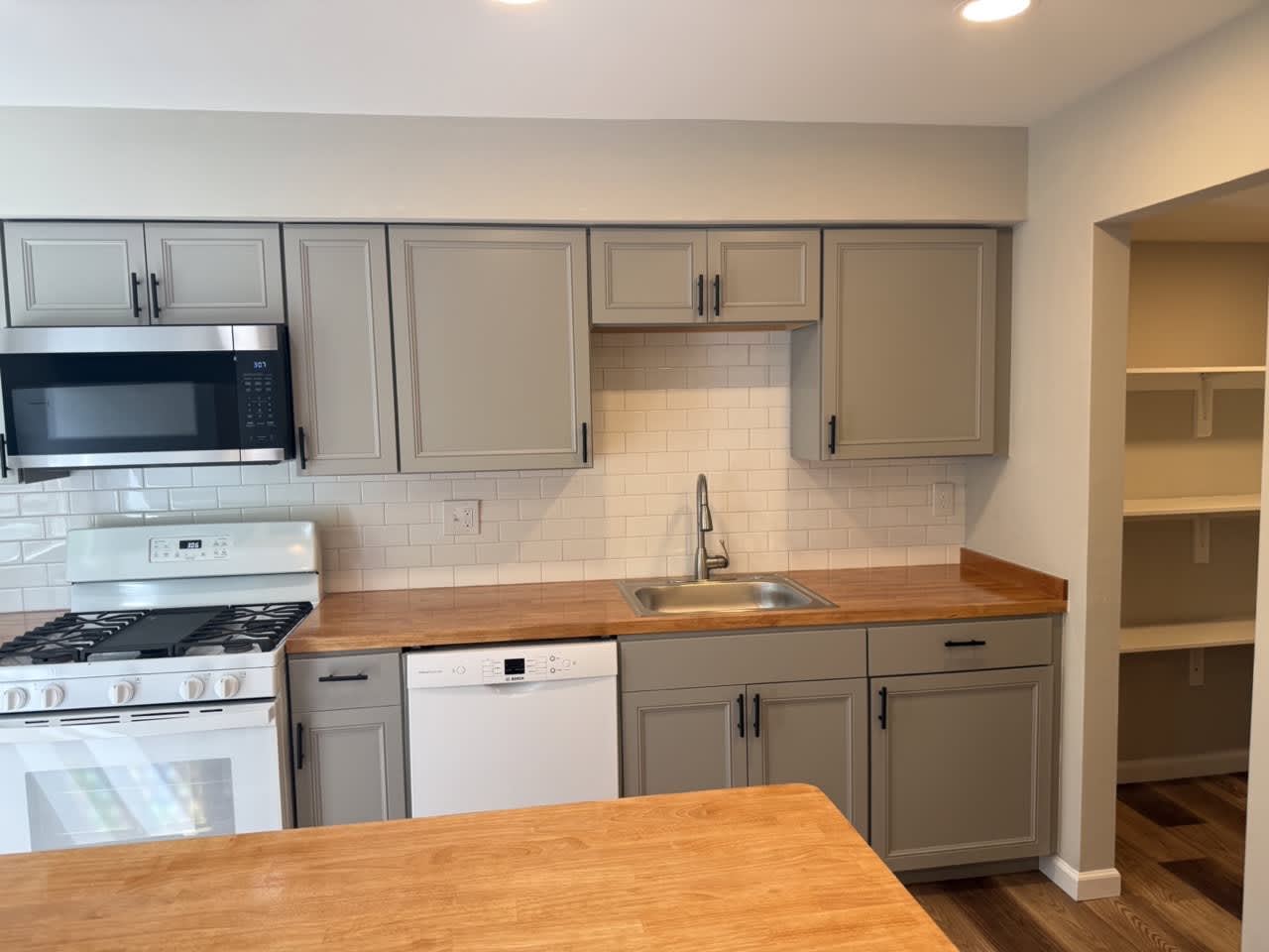 14658 Bakersfield Street – photo 4