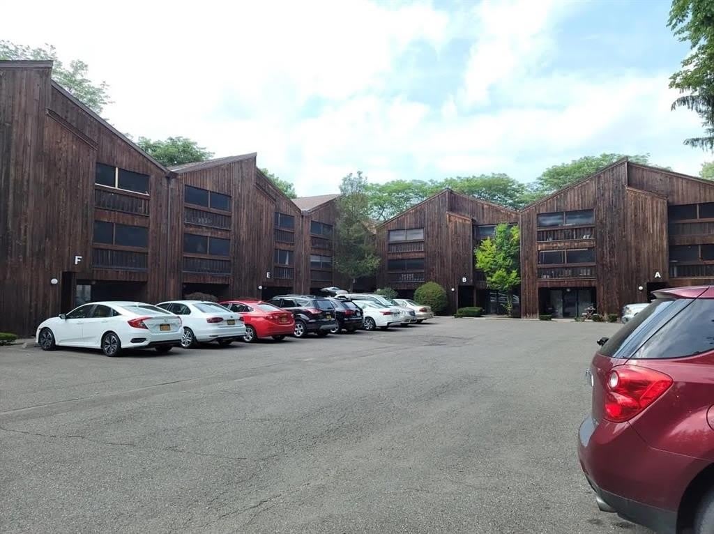 Village West – photo 1