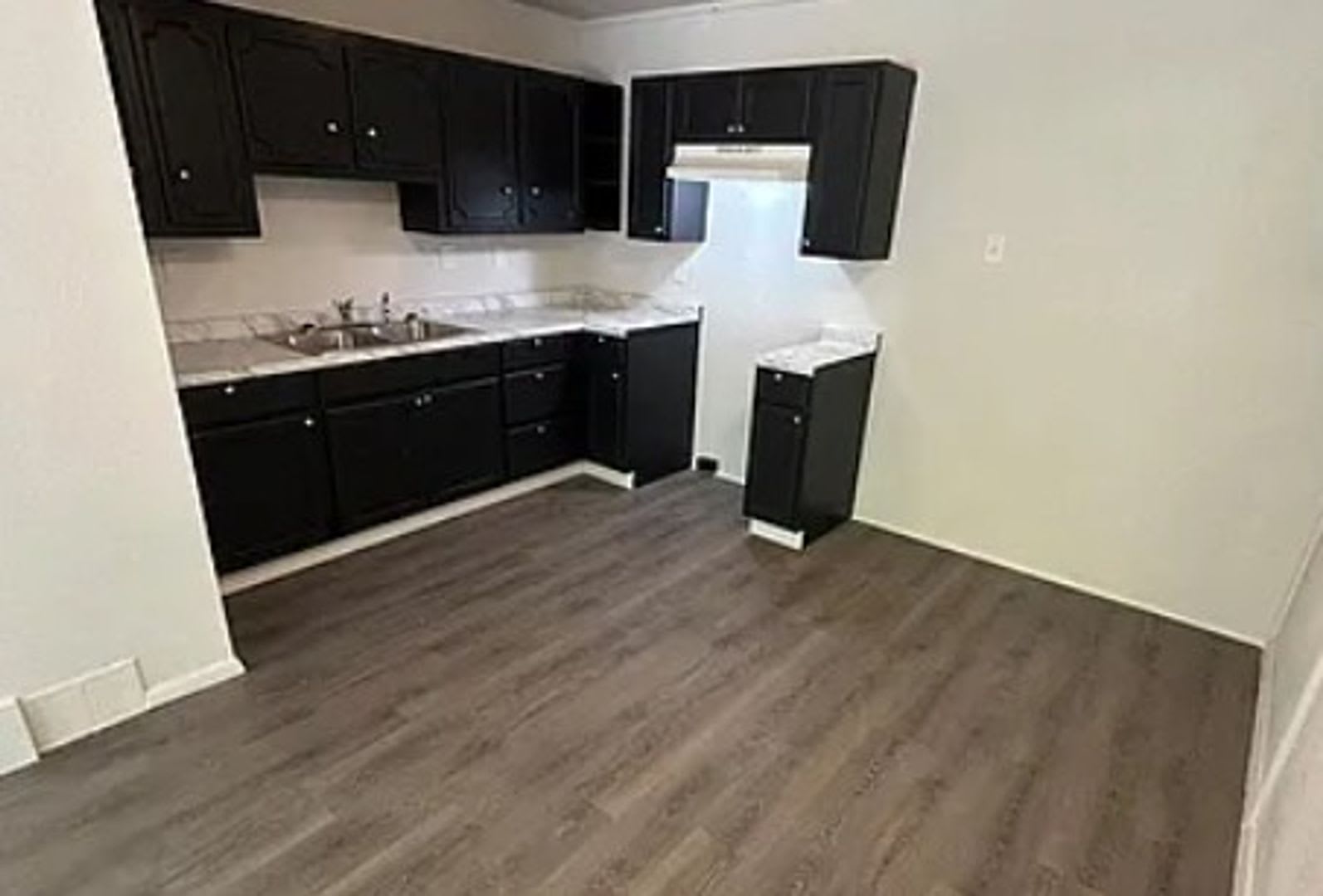 For Lease – photo 3