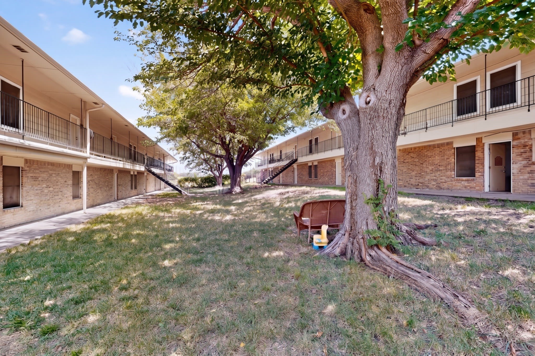 400 Raymond Street – photo 2