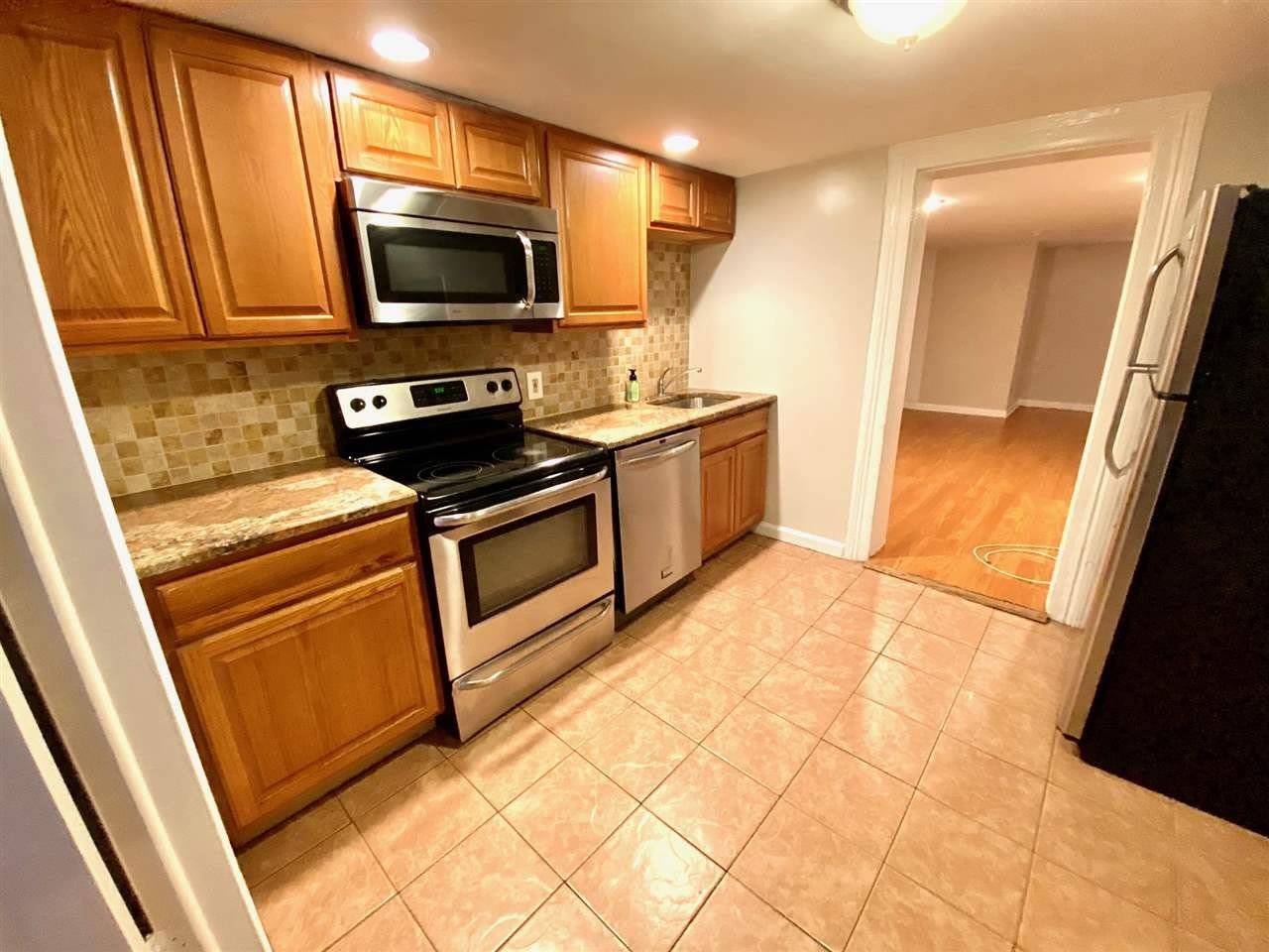 611 BLOOMFIELD ST – photo 5
