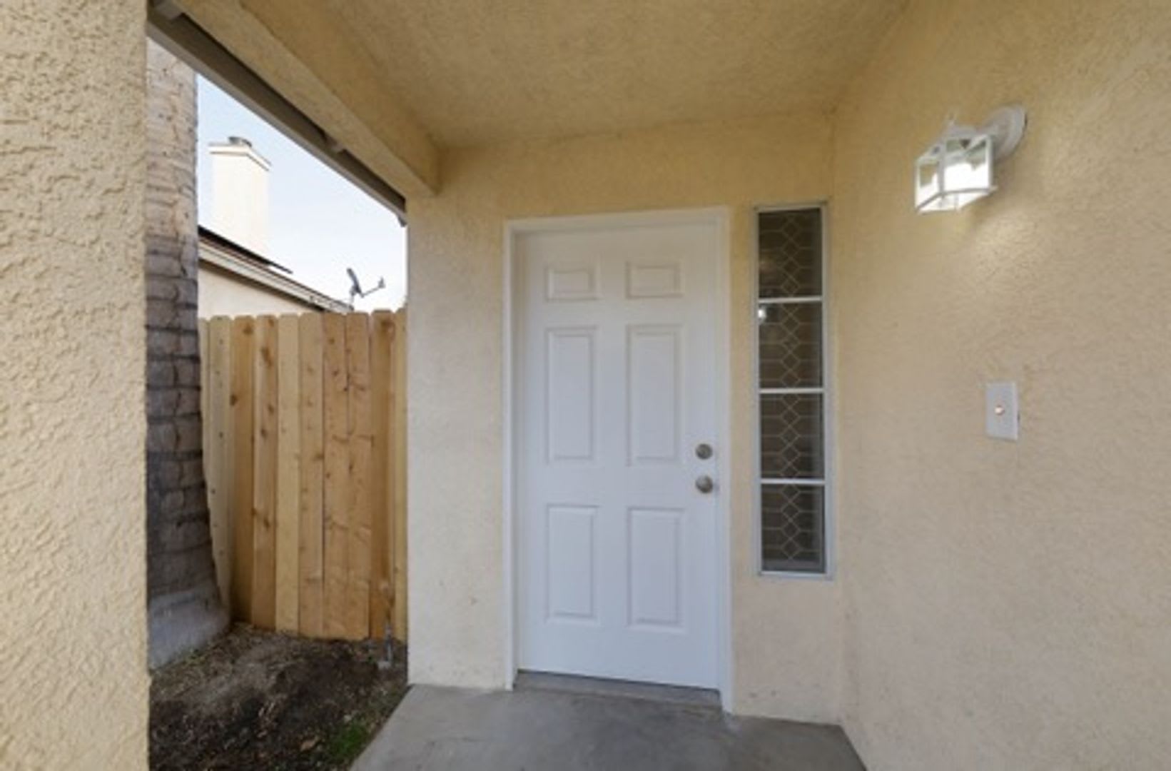 SW Bakersfield 3 bedroom/ 2 bathroom home – photo 2