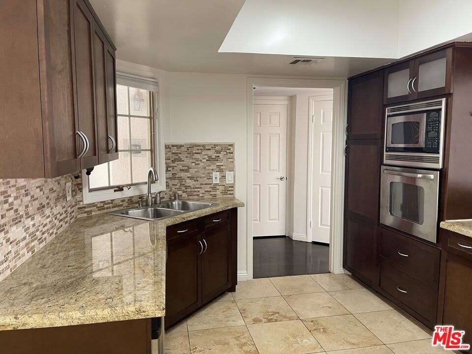 431 N Doheny Dr – photo 3