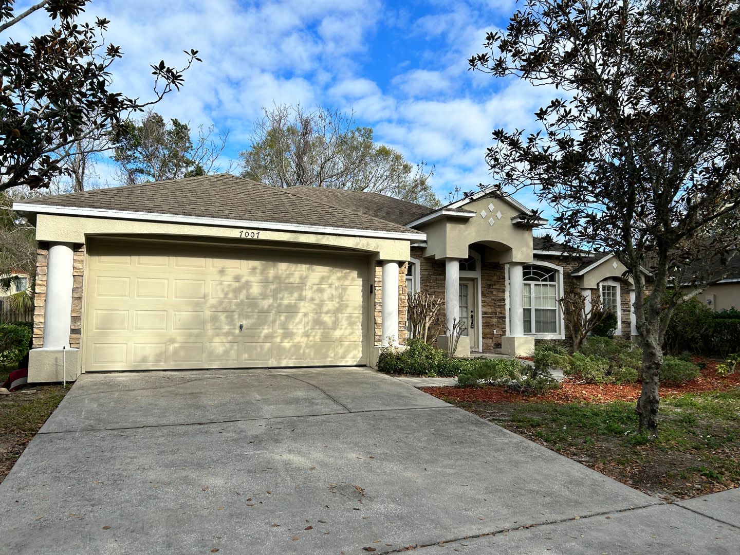4br/2 bath single-family home located near Valencia College West Campus – photo 2