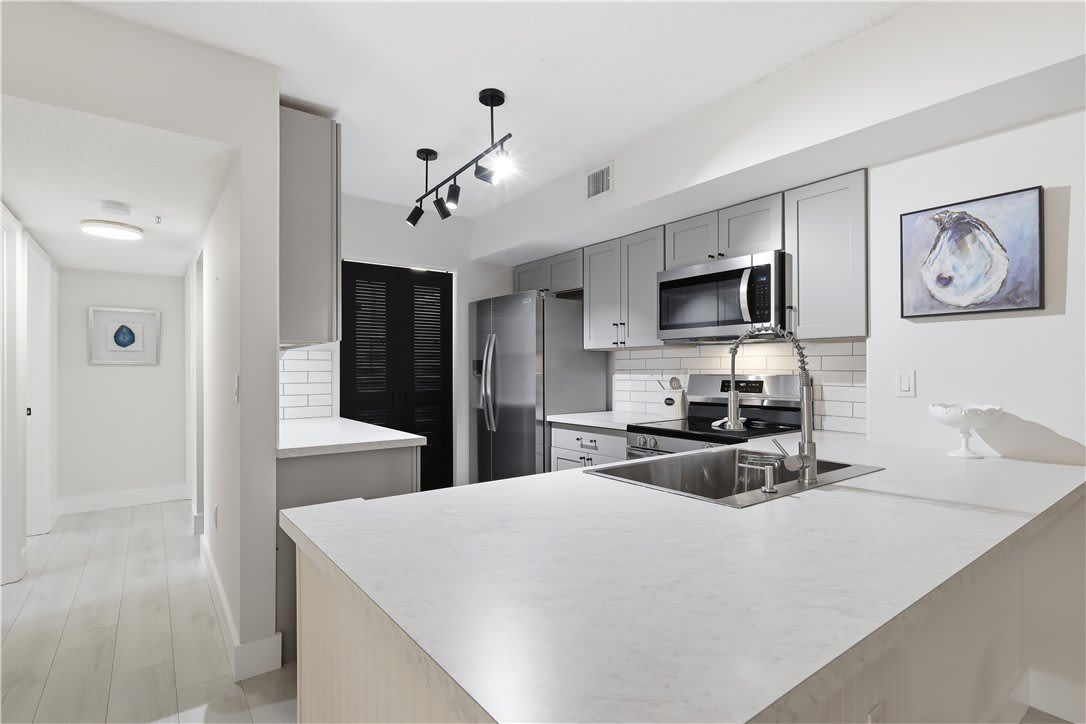 1640 N 42nd Circle – photo 4