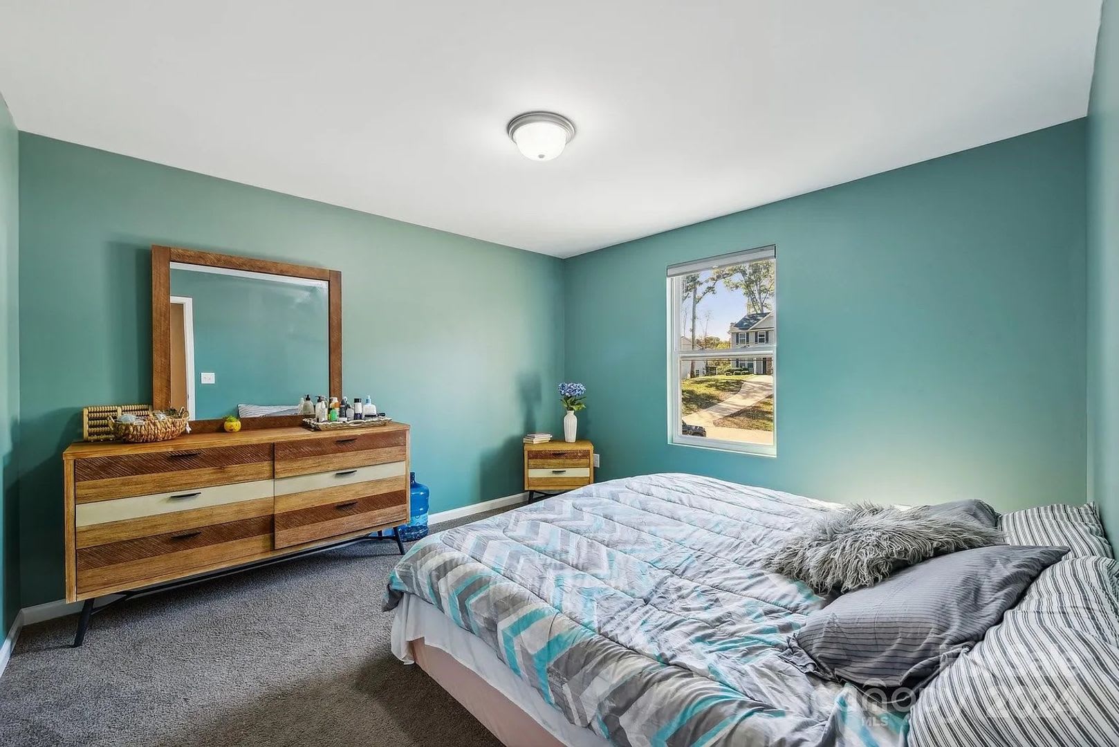 Room in 5 Bedroom Home at Denbur Dr – photo 5