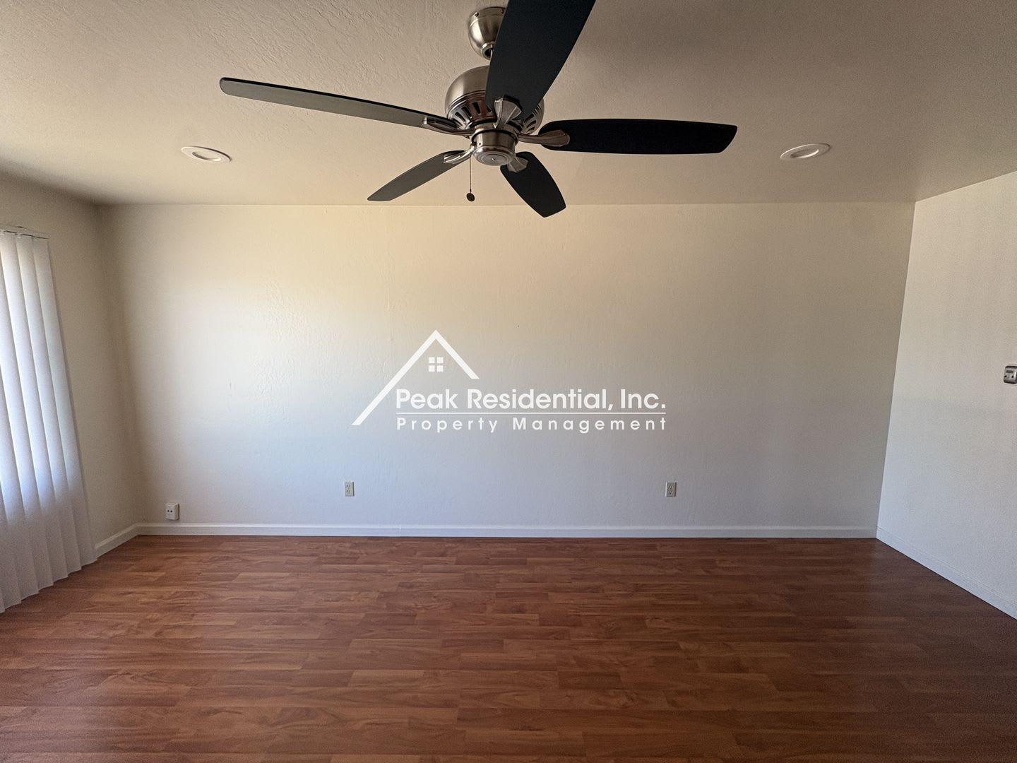 Nice 2bd/1ba Carmichael Duplex with 1 Car Garage – photo 4