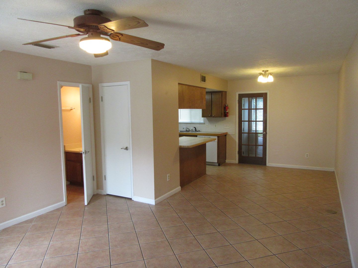 804 West St – photo 3