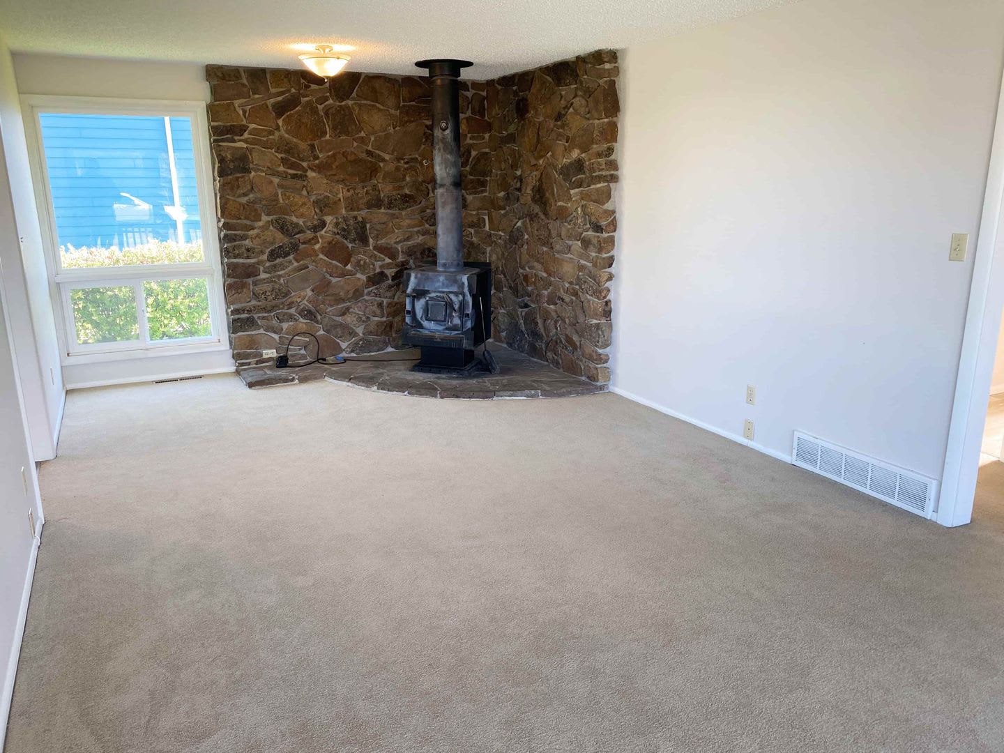 3 bed 1 bath single story home – photo 2
