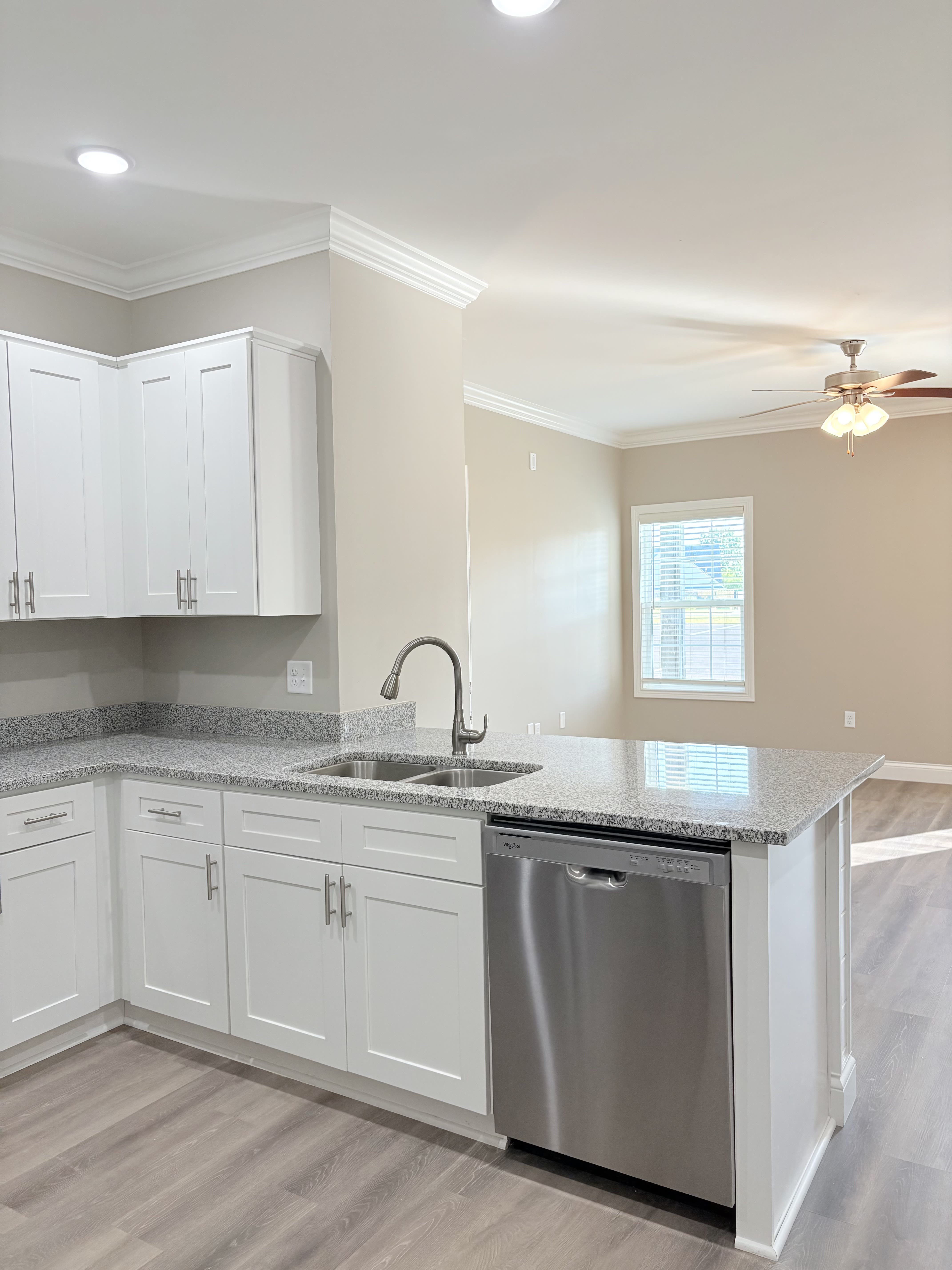 707 Ivy Br St – photo 5