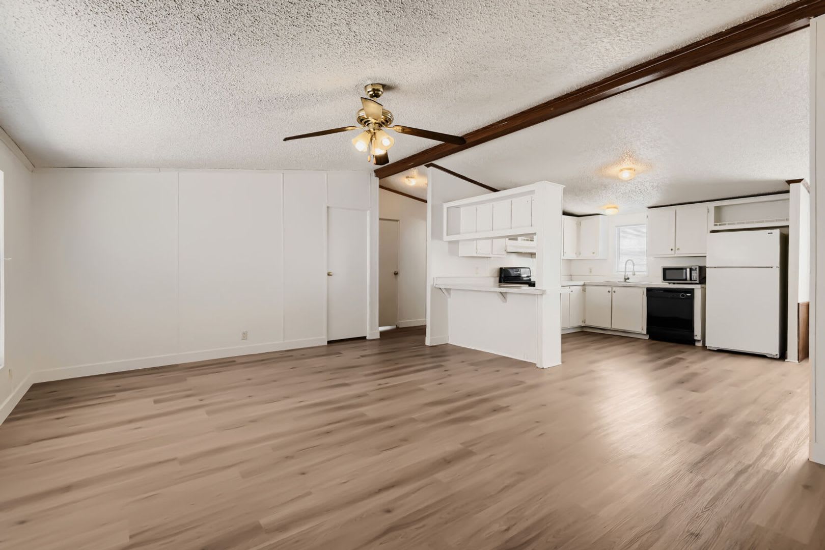 Fresh & Modern 3-Bedroom Home with Huge Backyard! – photo 1