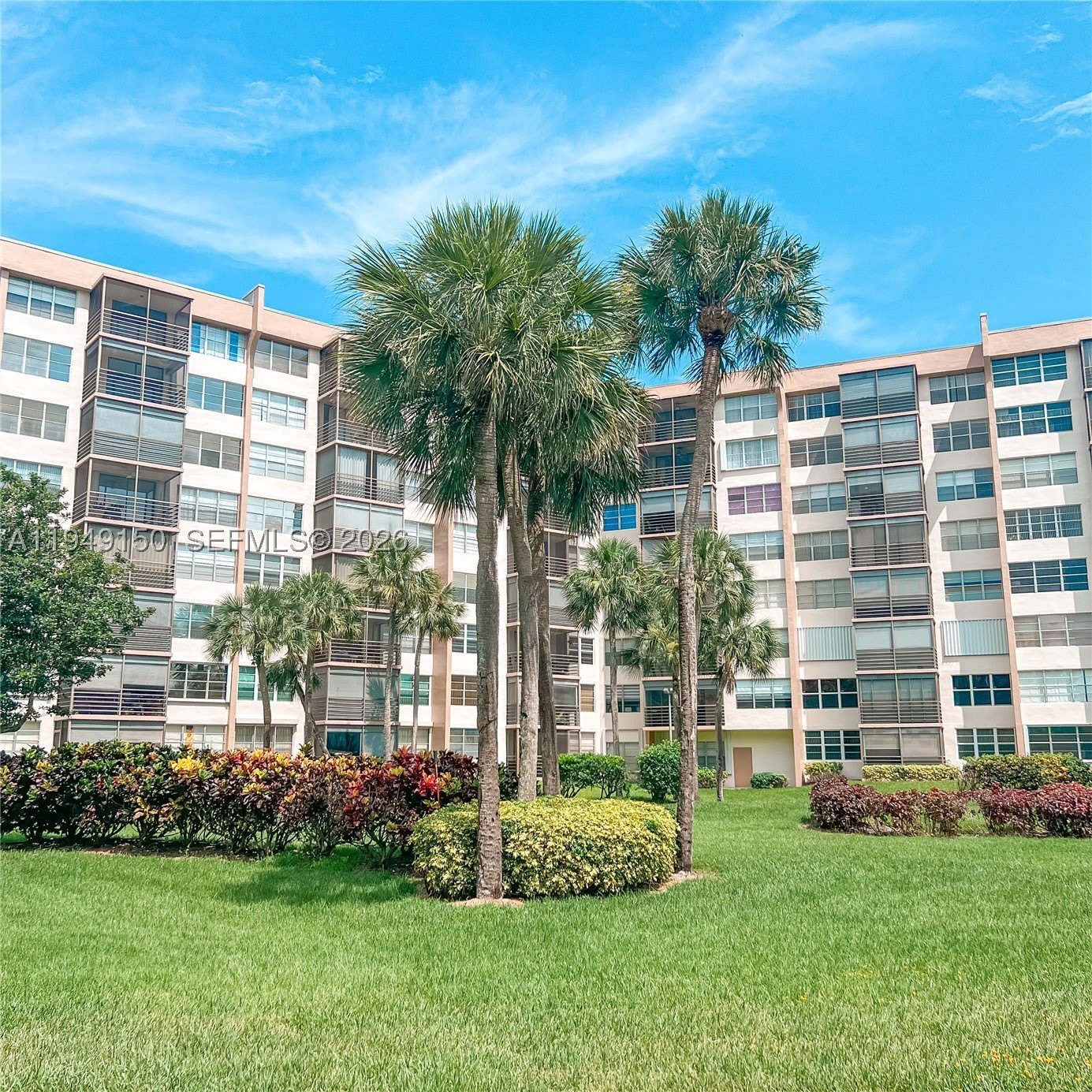 1000 Saint Charles Pl – photo 1