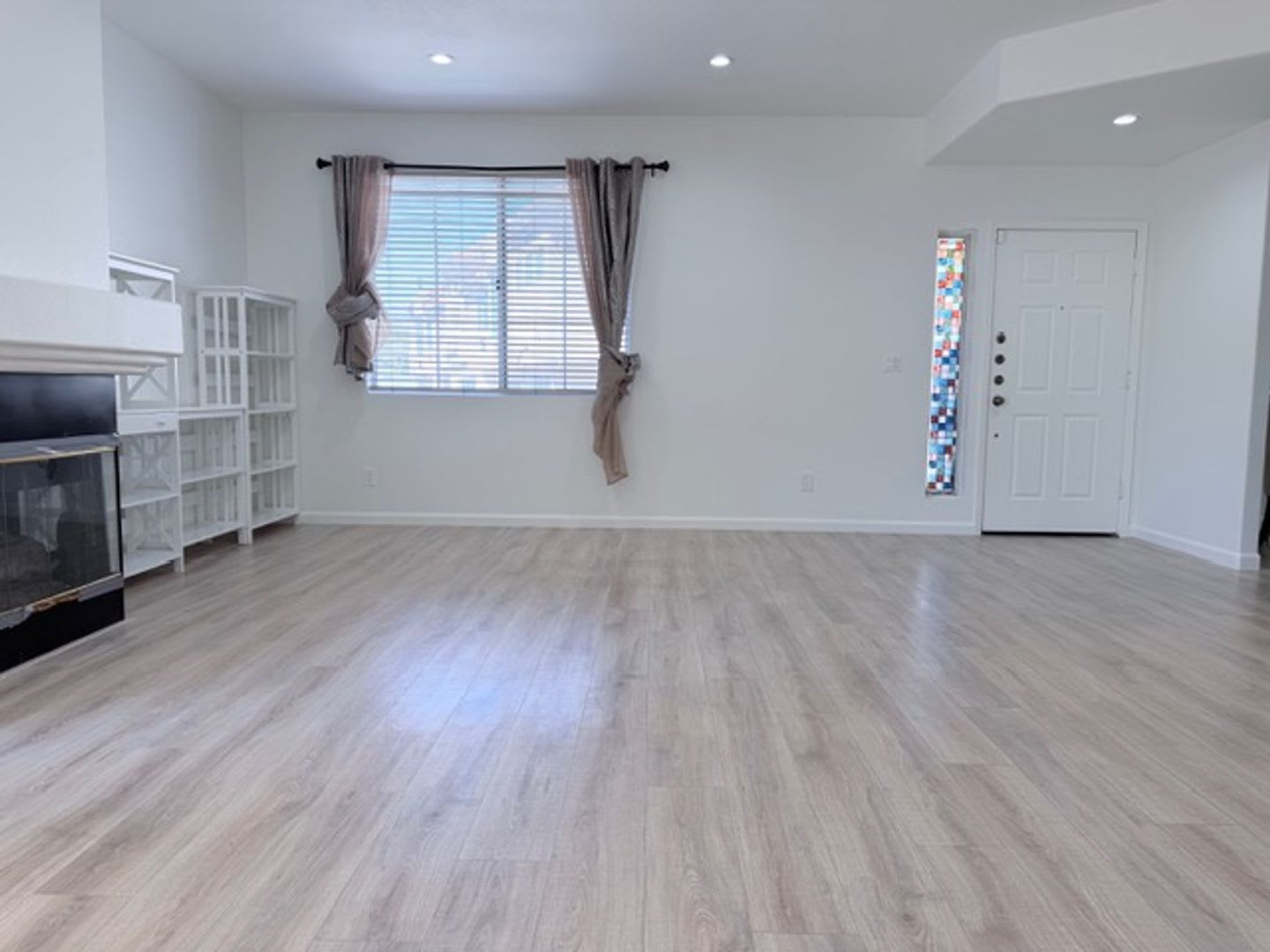 TOWNHOUSE-STYLE 3 BR + 2 1/2 BA UNIT IN CANYON COUNTRY AVAILABLE NOW – photo 5