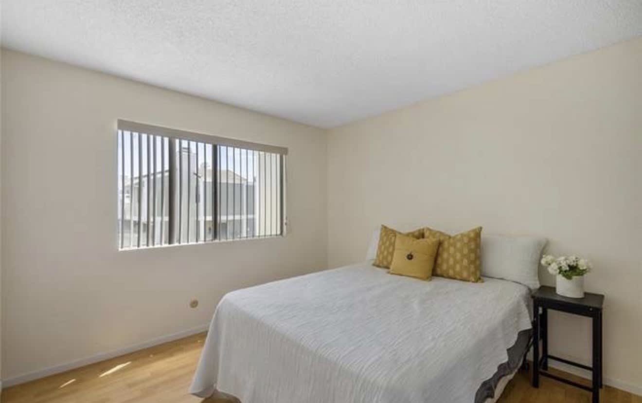27070 Hidaway Ave Unit 5 – photo 4