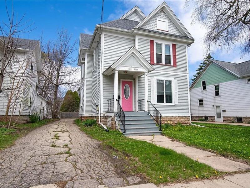 238 Scott Avenue – photo 1