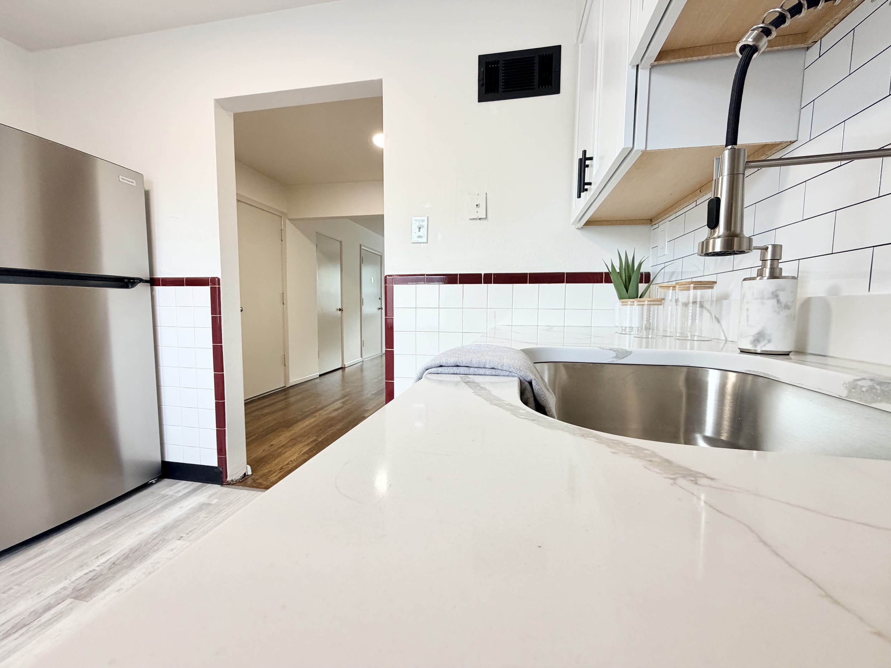 7176 Jamieson Ave – photo 5