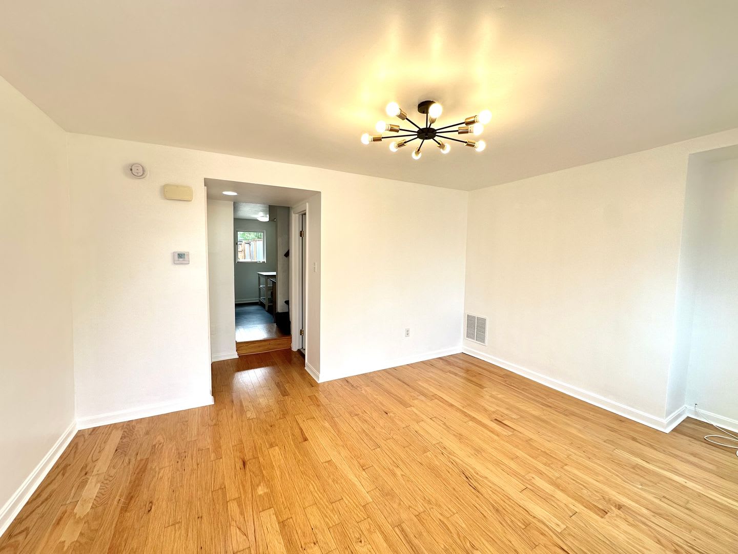 Modern 2 Bed/2 Bath in South Side Slopes – photo 2