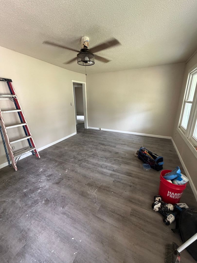 2 Bedroom 1 Bath Home + Office For RENT! – photo 2