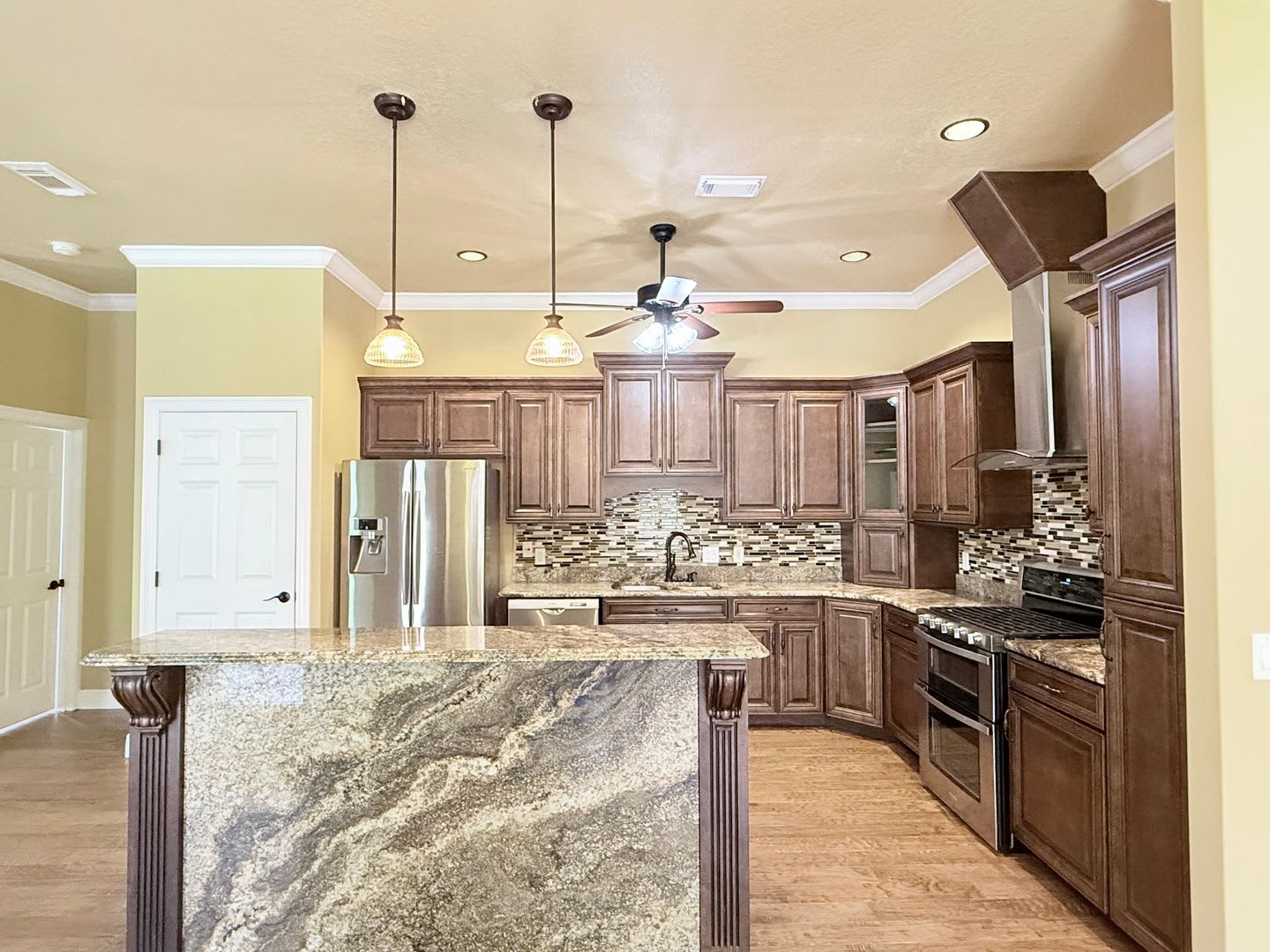 4-Bedroom Multilevel Home – photo 4