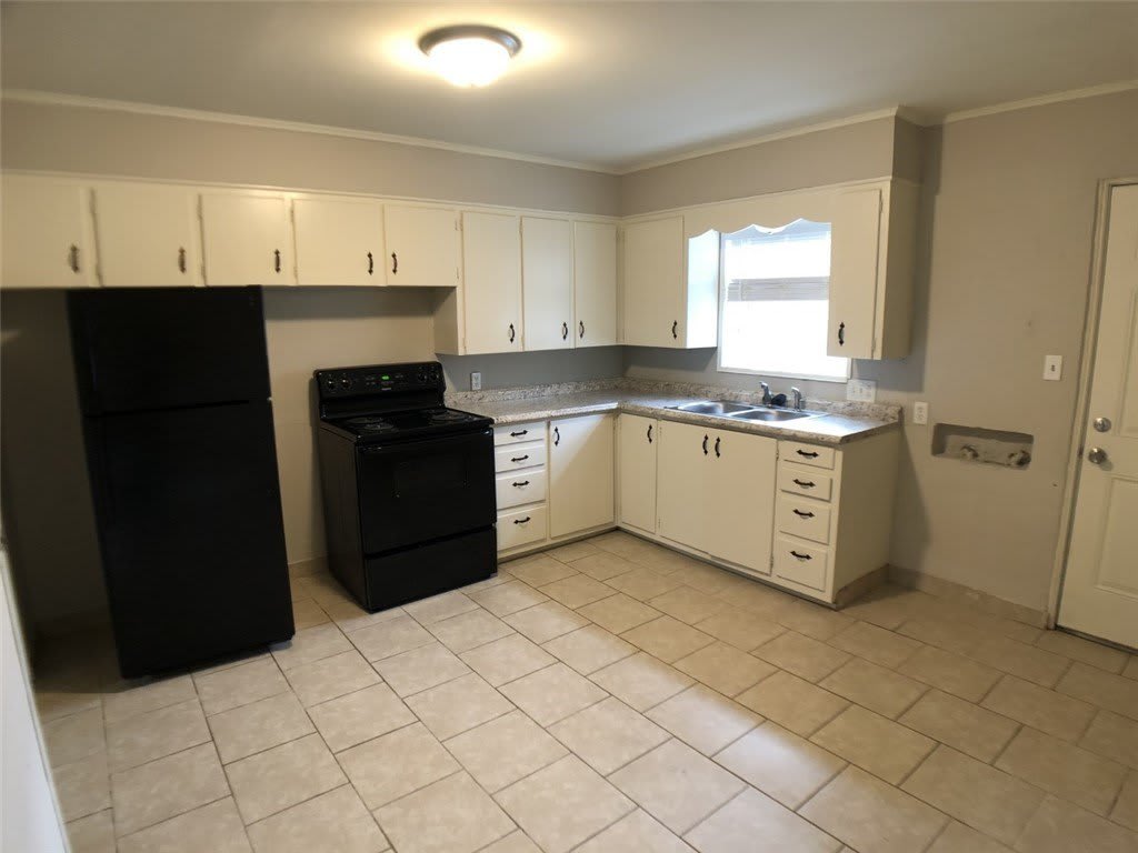 908 Young Street – photo 3