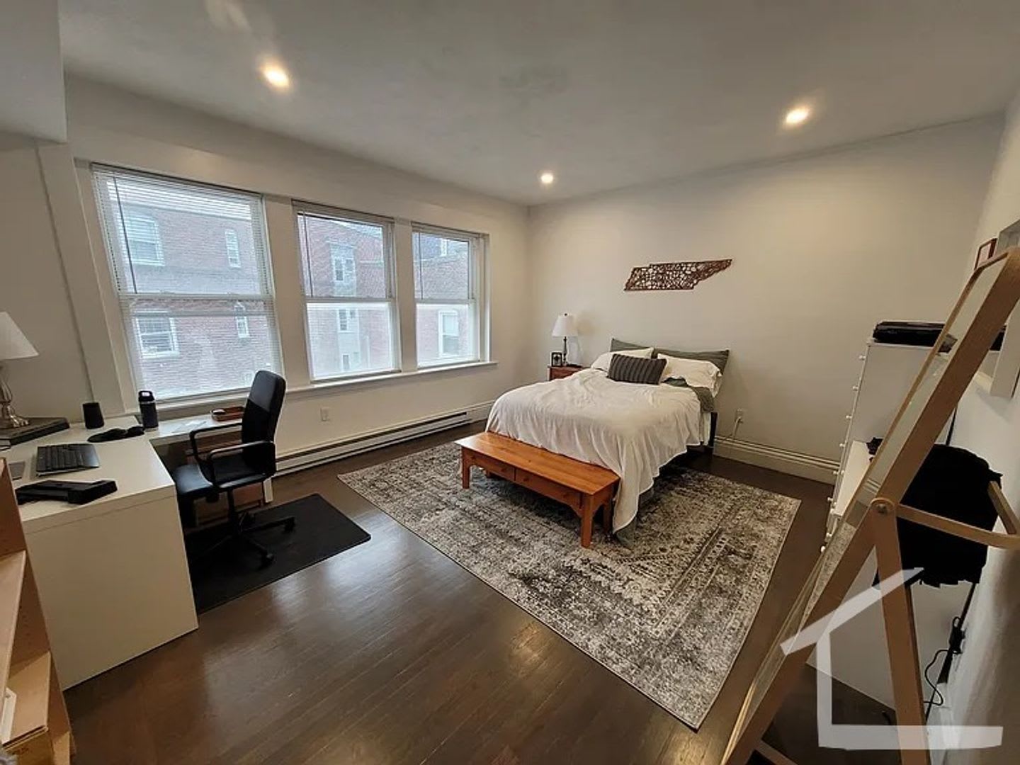 Charming 3 Bedroom-No Broker Fee – photo 3