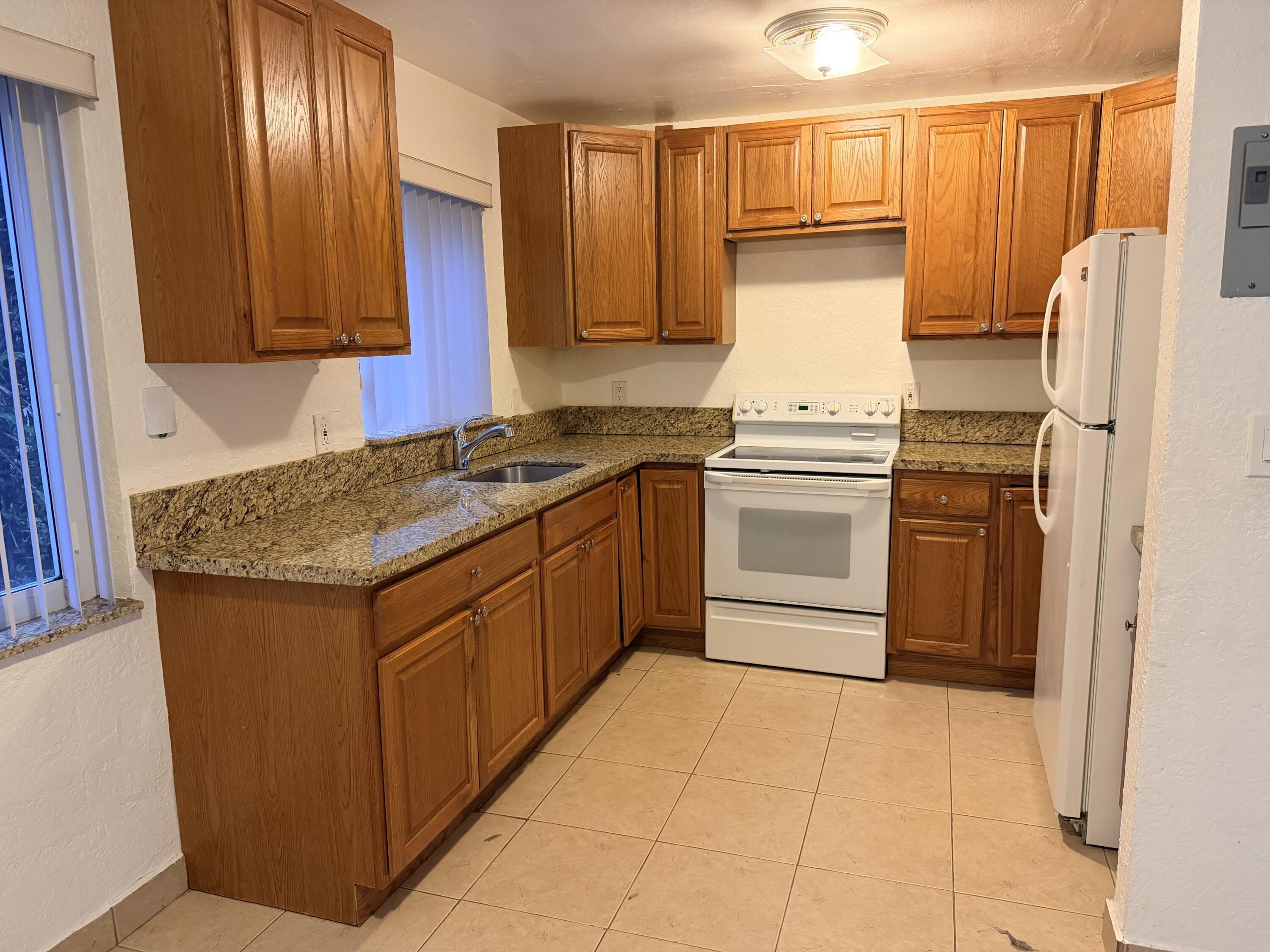 5271 SW 90th Way – photo 2